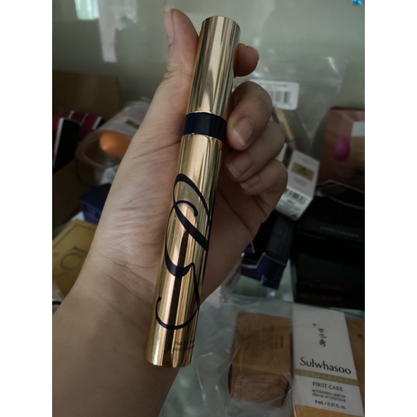 Mascara dày và dài estee