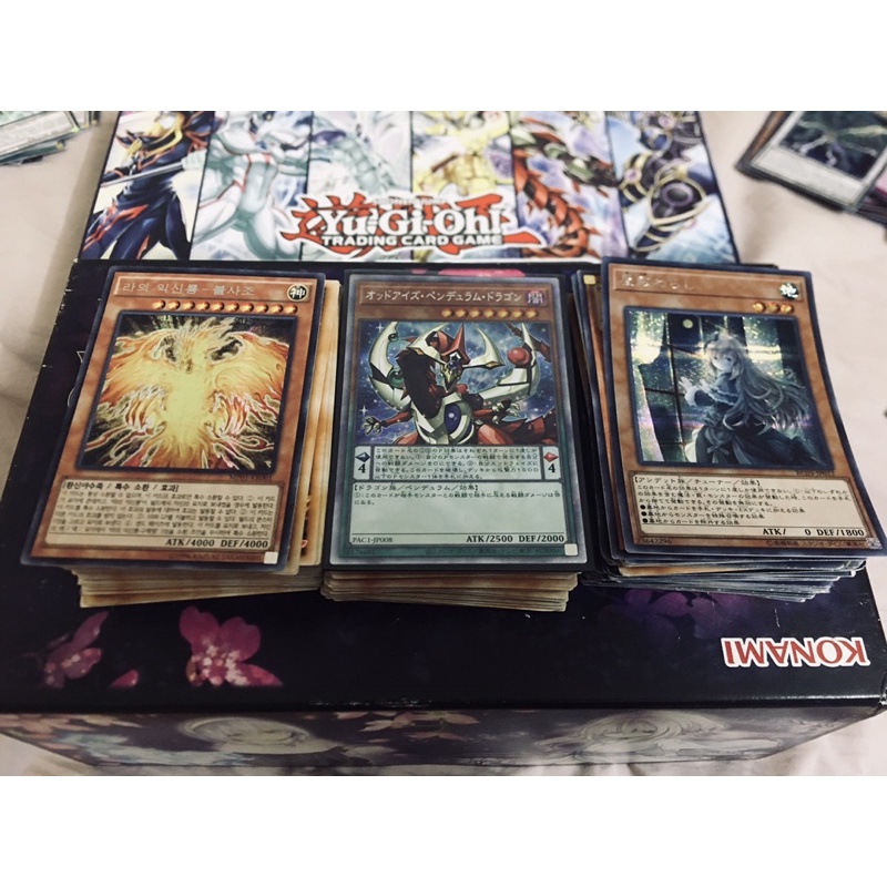 Random 1 thẻ bài Yugioh foil óng ánh.