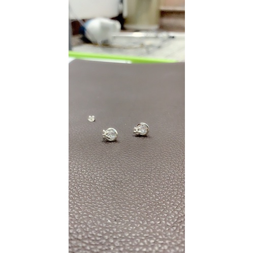 Khuyên tai nụ hoa ôm đá NGỌC MẬU