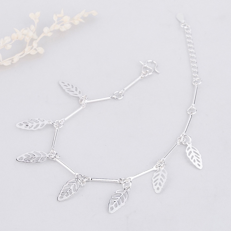 Vòng Tay Lắc Tay Hình Lá Nhỏ Xinh, Dễ Thương Điều Chỉnh Được Kích Thước
