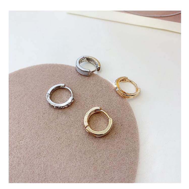 1 chiếc bông tai tròn gắn đá A0423