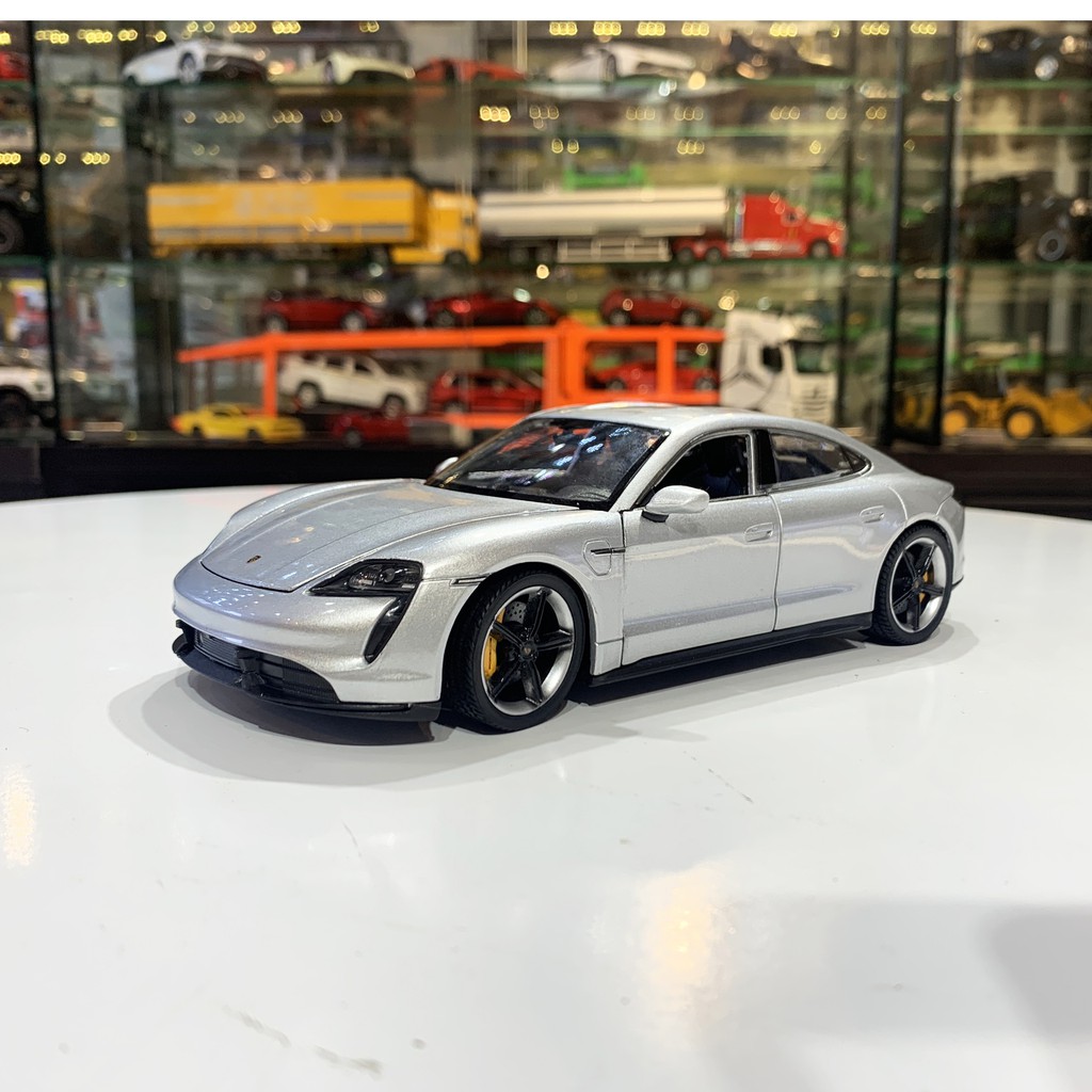 Mô hình xe Porsche Taycan Turbo S tỉ lệ 1:24 hãng Welly