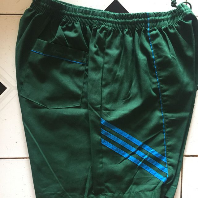 Quần đùi xanh 3 sọc chéo 2 bên