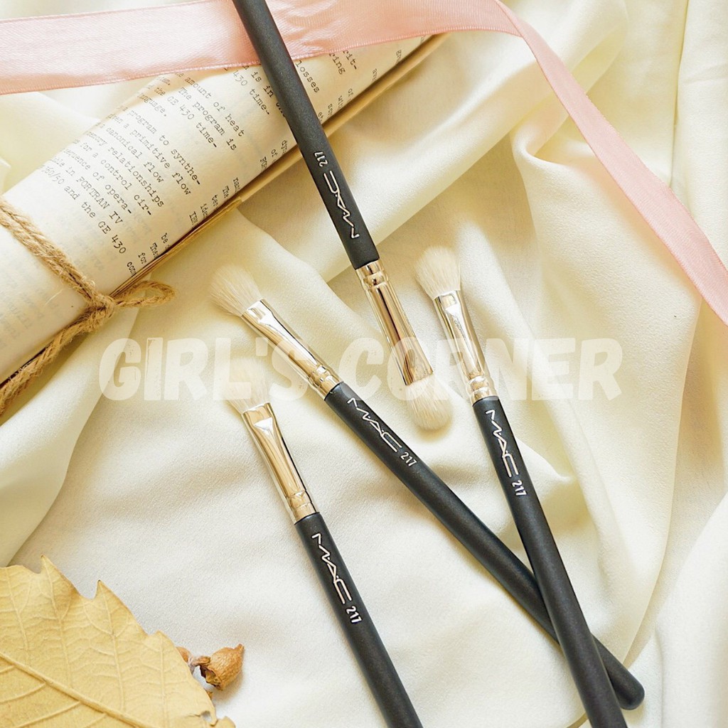 Cọ Flat Blending Và Tán Bầu Mắt MAC 217