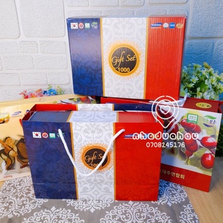 Một hộp táo đỏ sấy lạnh Hàn quốc hàng chuẩn mẫu Tết 3 mẫu hộp cứng có túi xách kèm sẵn đẹp sang chảnh 1000g