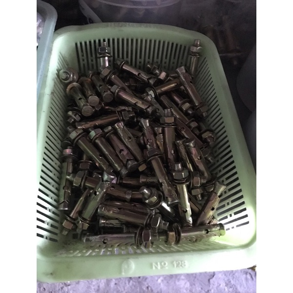 Tắc kê sắt, nở sắt bulong nở sắt bắt vào tường betong các size