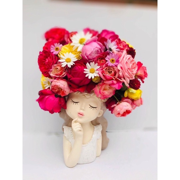 Quà tặng 20/10 ý nghĩa/ Bình hoa cô gái