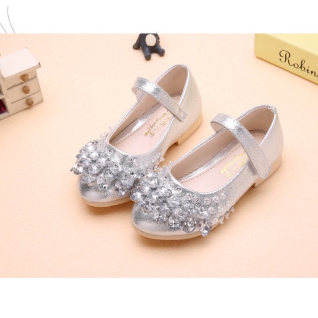 Giầy búp bê bạc gắn pha Lê cho bé gái giảm giá siêu rẻ