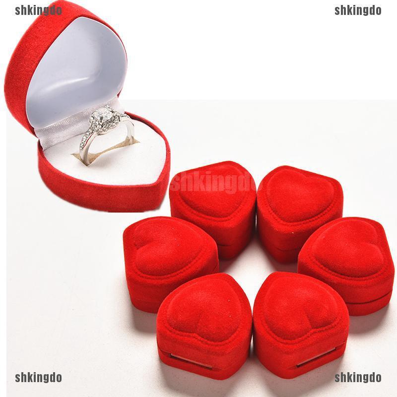 Hộp đựng nhẫn hình trái tim đỏ sang trọng
