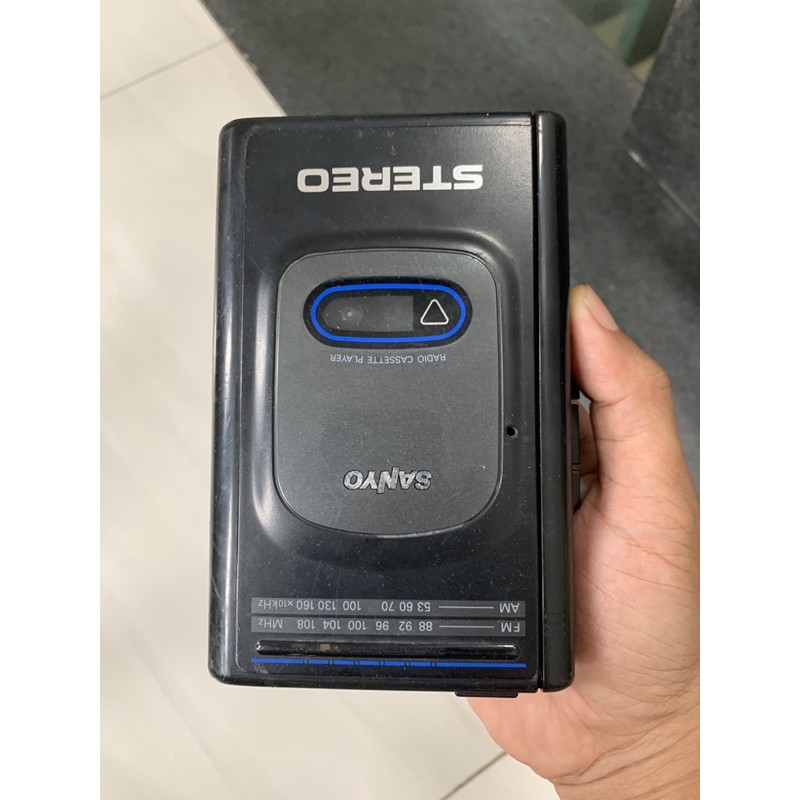 Máy nghe nhạc và radio dùng băng cassette sanyo MGR72