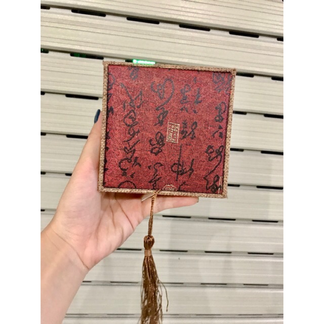 Hộp Gấm Đựng Vòng Phong Thủy Đẹp Mắt Có Tua Trang Trí Size 10x10x3,5cm