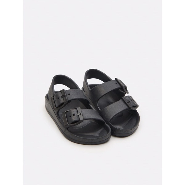 Sandal đen siêu nhẹ có mắc cài điều chỉnh