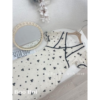 Váy hoa cổ v phối ren midi