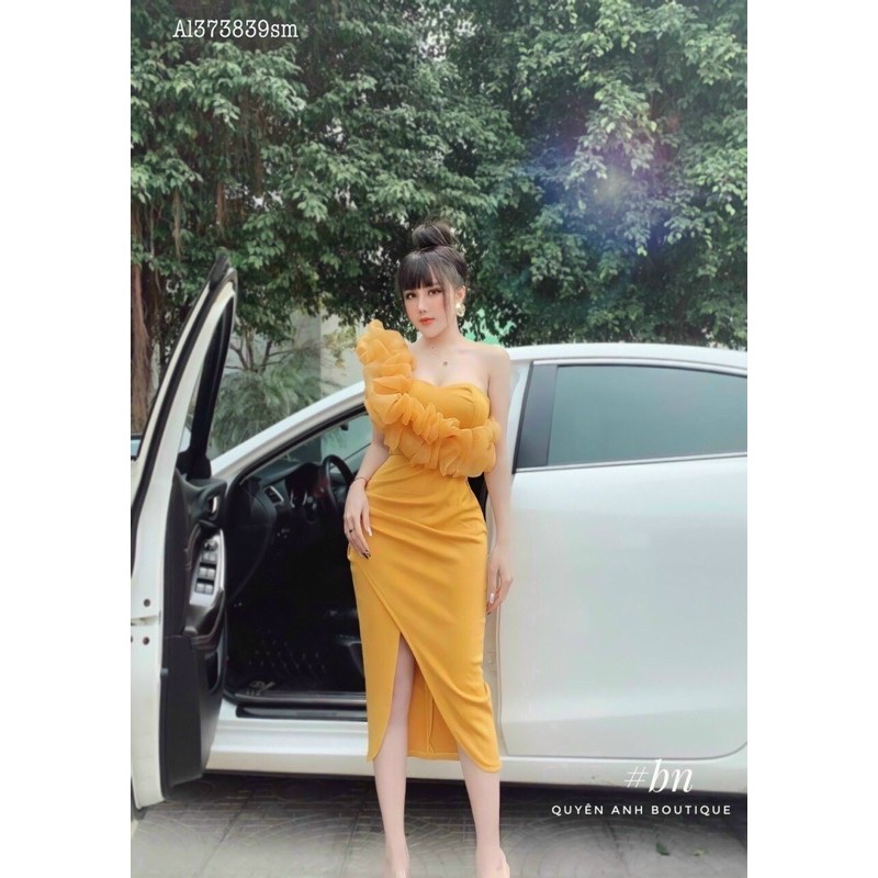 Đầm body cup bèo vai