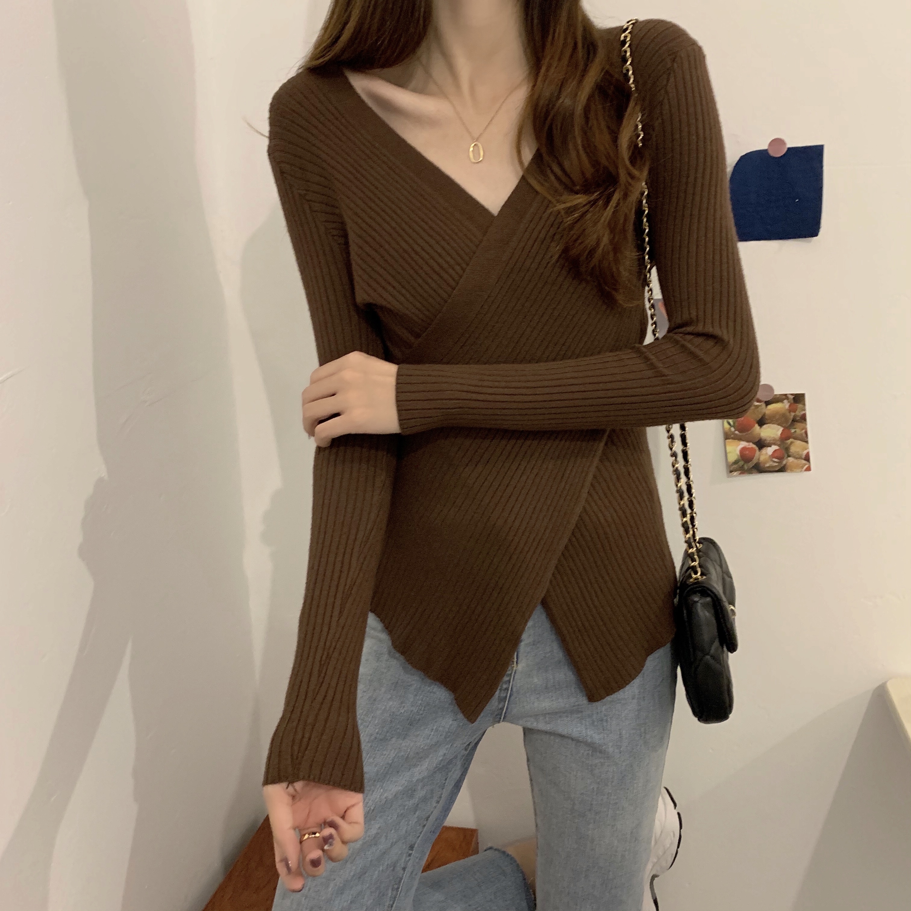 Áo sweater dệt kim cổ chữ V hở vai thời trang cho nữ 2186162 | BigBuy360 - bigbuy360.vn