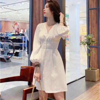 - Đầm trắng nút ngọc