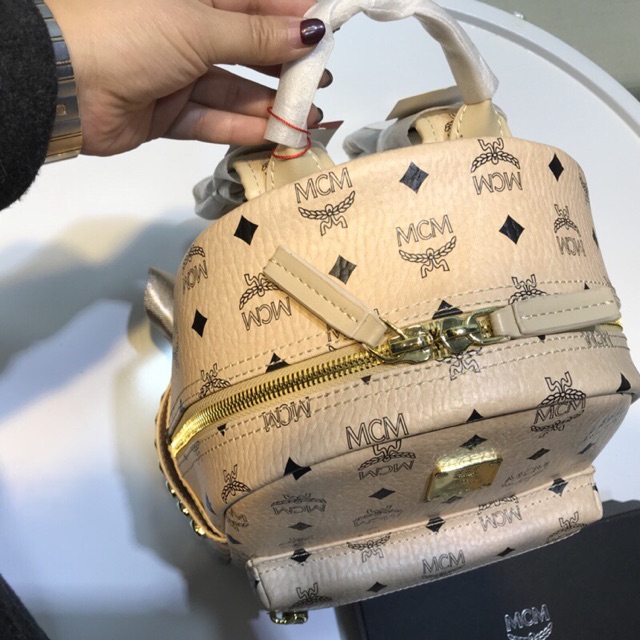 Balom màu kem size trung kèm móc khoá chó