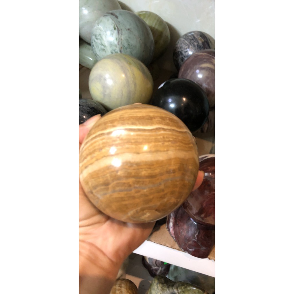 Cầu bi đá phong thủy tự nhiên màu xanh đỏ trắng vàng hồng đen hàng VN (giá rẻ nhất) cho mệnh kim mộc thủy hỏa thổ 9-10cm | BigBuy360 - bigbuy360.vn