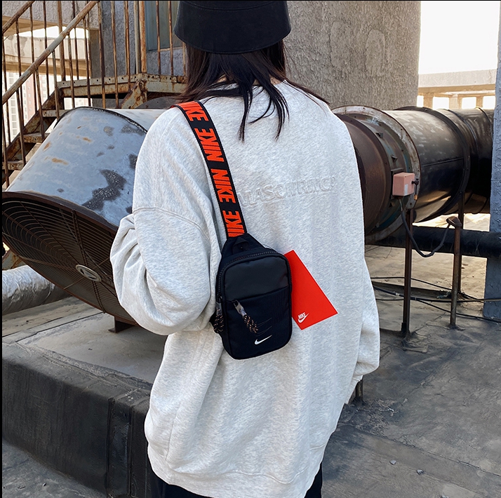 Túi Đeo Chéo Nike Thời Trang Năng Động Cho Nam Và Nữ