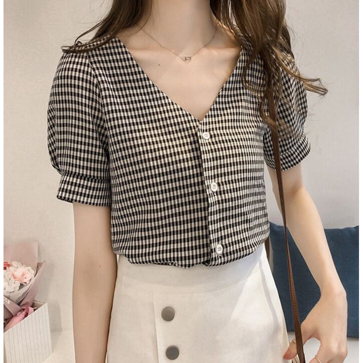 Áo sơ mi nữ tay ngắn cổ chữ V phối nút