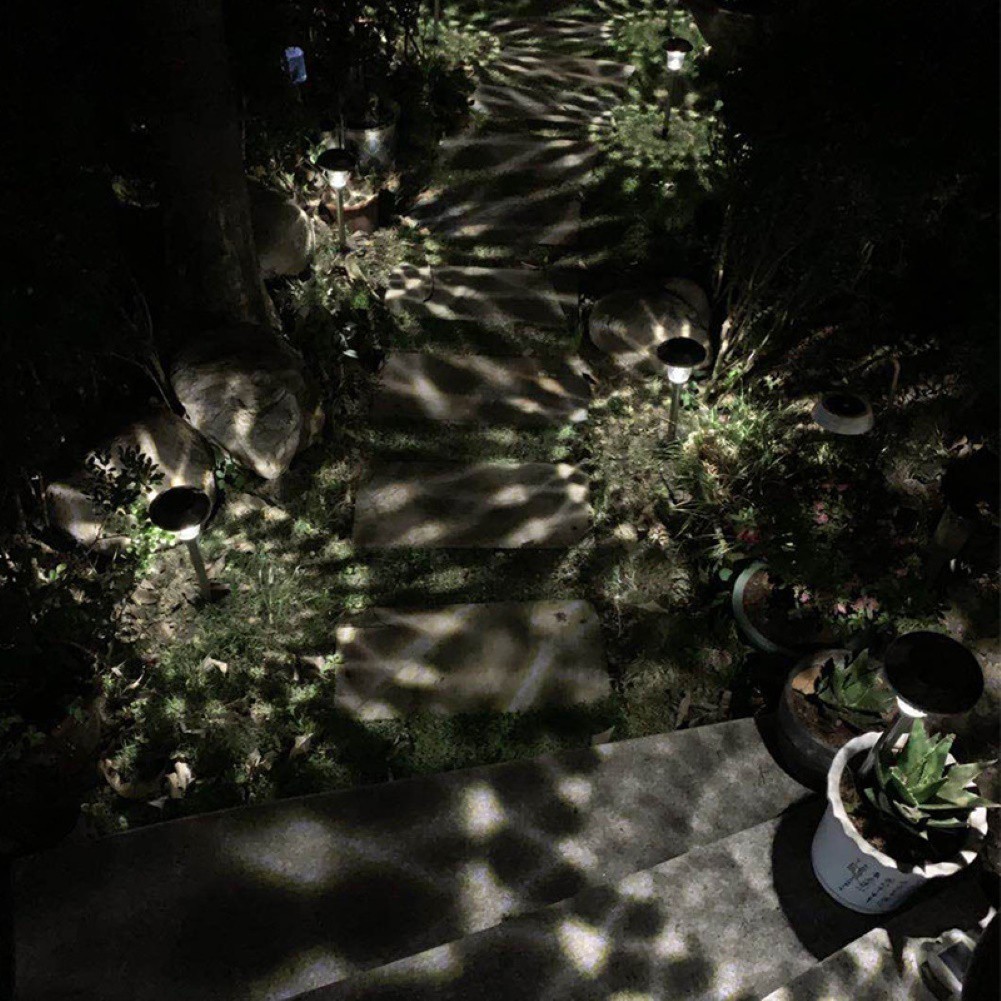 Đèn led năng lượng mặt trời không thấm nước trang trí sân vườn tiện lợi