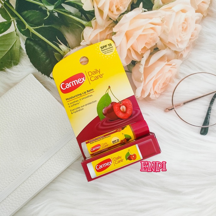 Dưỡng môi Carmex Moisturizing Cherry Lip Balm Stick SPF15