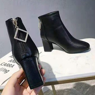 Boot Da Lì Vân Sần Gót Vuông Khoá Sau Phối Khuy Vuông New M5802 (Mã có lót lông)