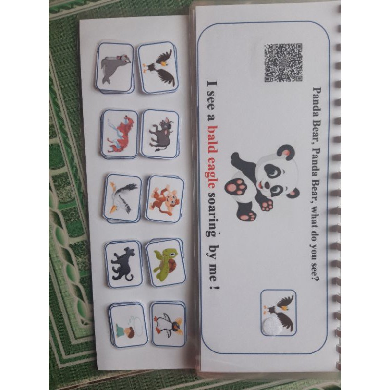 [MONTESSORI] Học liệu tiếng anh kèm file nghe quét mã QR làm bằng giấy in ảnh (1 bộ gồm 4 cuốn)