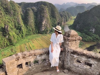 Áo sơ mi tay ngắn trắng