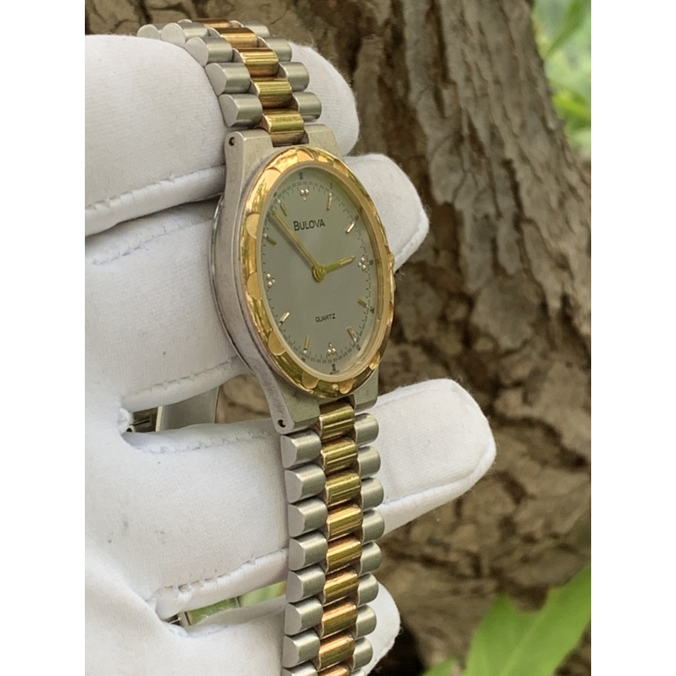 Đồng hồ nữ BULOVA Pin  niềng lắc kê vàng, dây kim loại của Thụy
