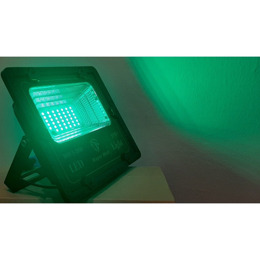 Đèn đổi màu 16 màu năng lượng mặt trời thương hiêu Mayor Wolf, công xuất 50W bảo hành 2 năm. 7 màu sắc cầu vồng