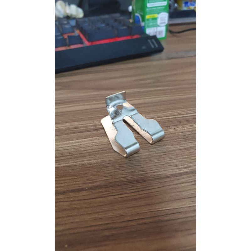 Móc treo máy khoan pin các dòng Makita ,Dewalt, Hitachi và đa năng