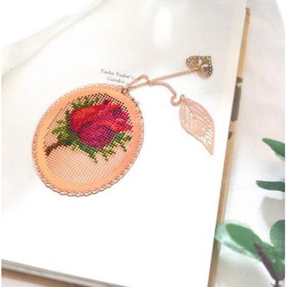 Bookmark DIY thêu chữ thập