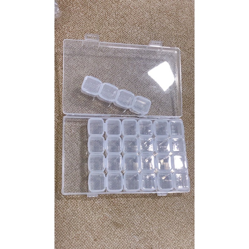 Hộp 28 khay đựng Charm Bông Đá _ Nhựa PVC dẻo không bể khi rớt _ hàng xuất