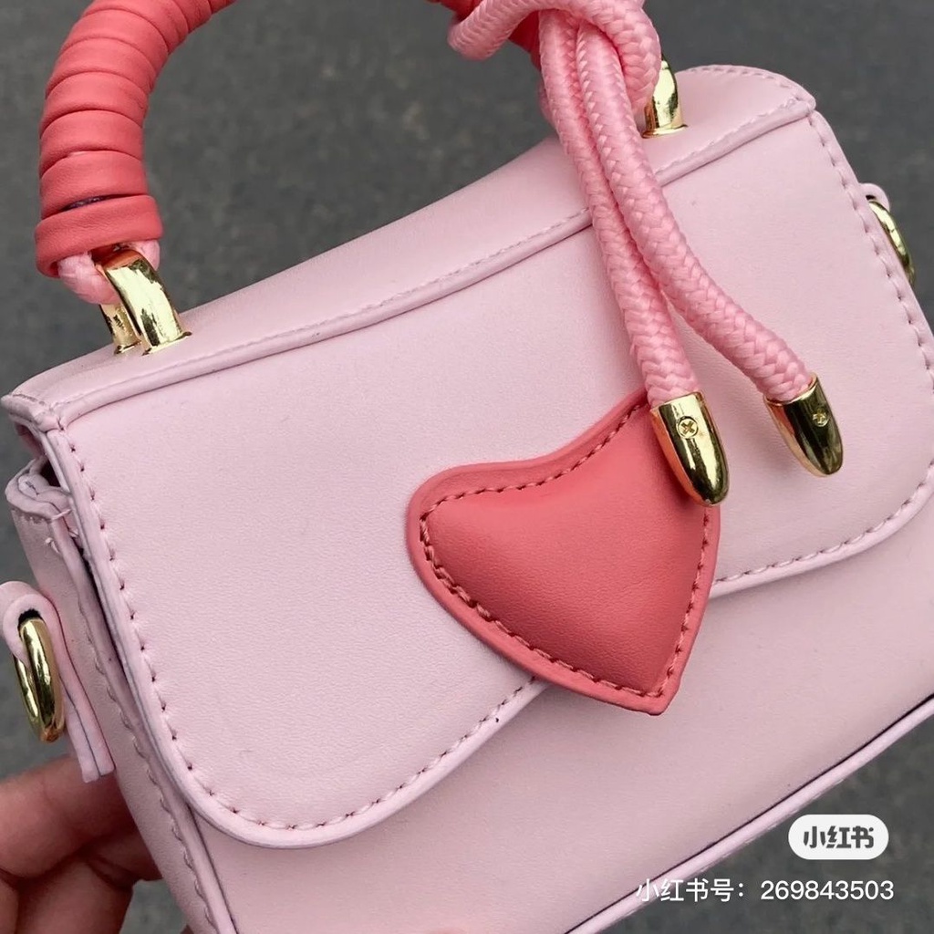 Túi Đeo Chéo Hình Vuông Nhỏ Màu Hồng Họa Tiết Trái Tim Dễ Thương Cho Nữ