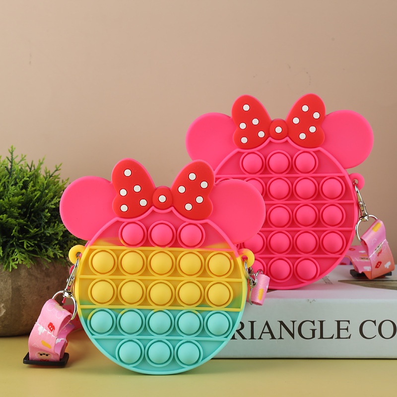 Túi đựng tiền xu hình chuột Minnie bằng silicon kích thước 13.5*10.5cm