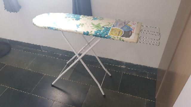 Bàn ủi quần áo dạng đứng - cầu là quần áo