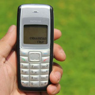 Nokia 1110i main zin 100% ( tặng kèm sạc Nokia)