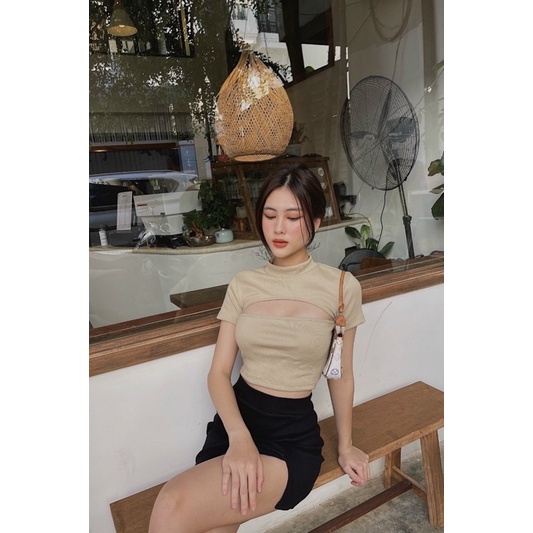 Crop cut ngực (Ảnh shop chụp)