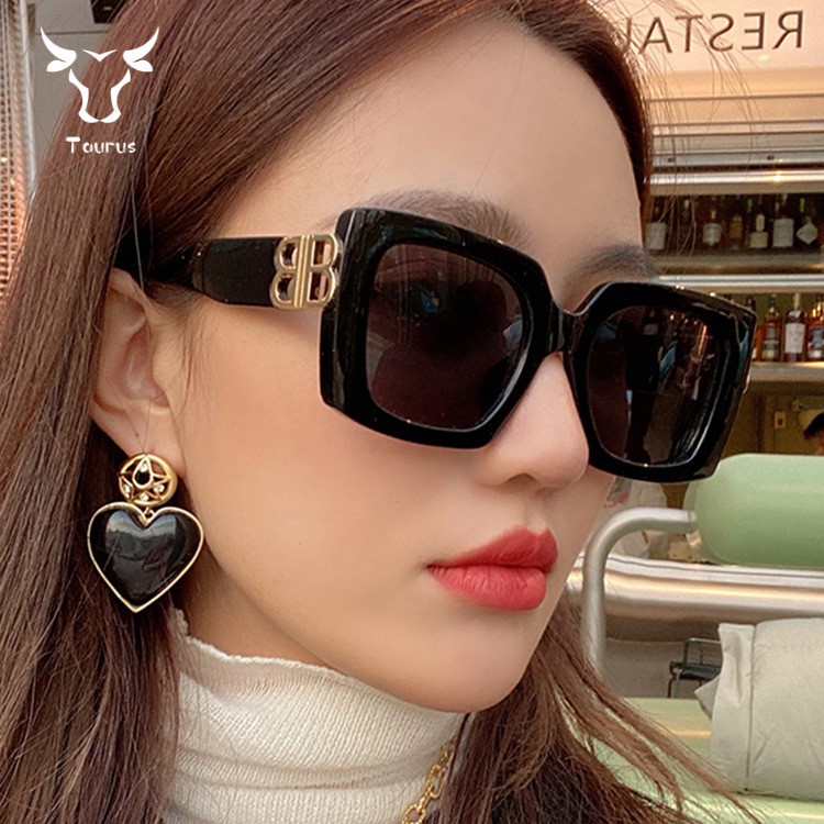 Kính râm nữ gọng lớn 2021 mới Châu Âu và Mỹ retro nữ ngôi sao đường phố chụp kính vuông