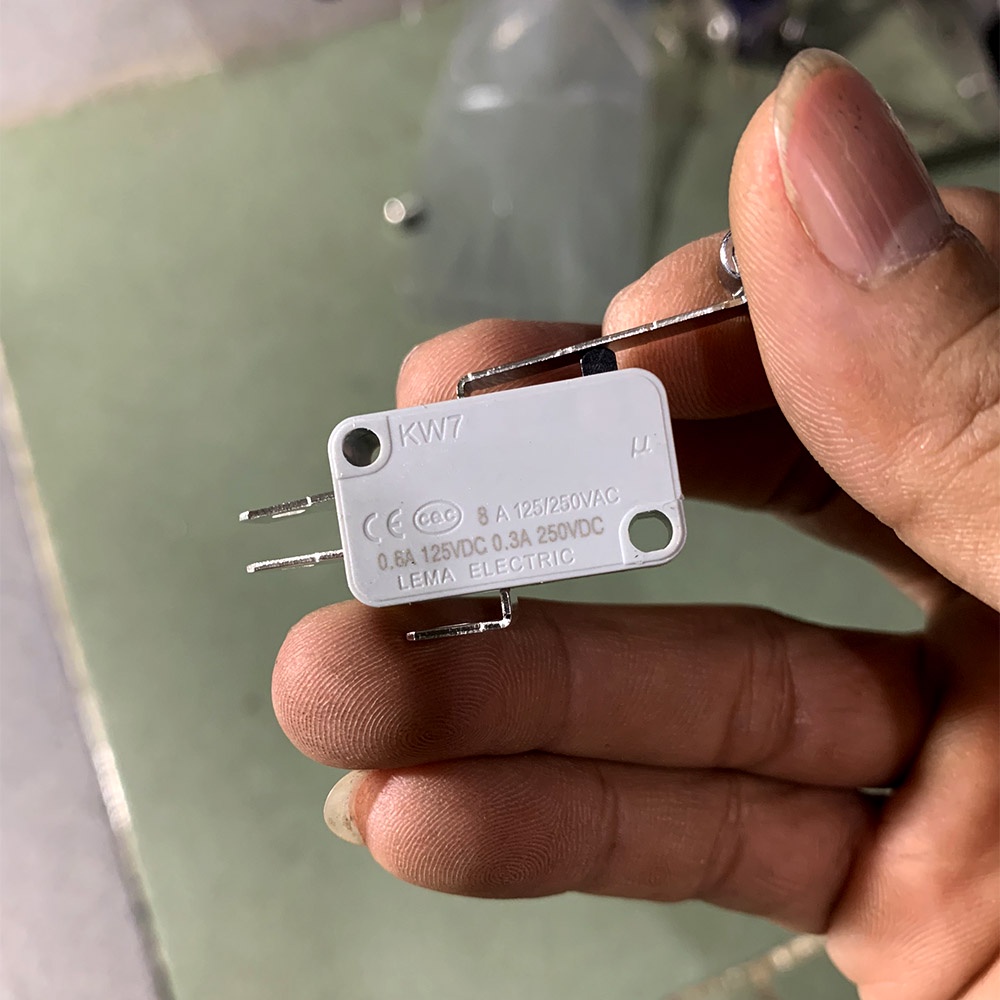 Công tắc hành trình loại tốt bánh xe bằng kim loại V156-1C25
