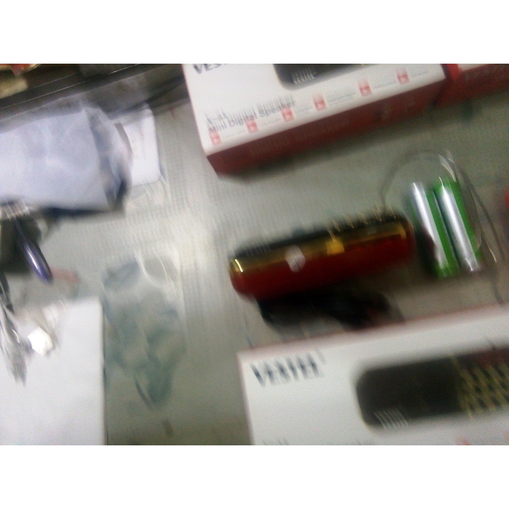 Combo Thẻ nhớ 8GB + Củ sạc + Đài BKK B851 nghe thẻ nhớ và FM .