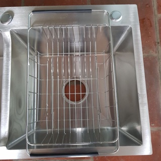 Rổ inox 304 đặt trên chậu rửa bát