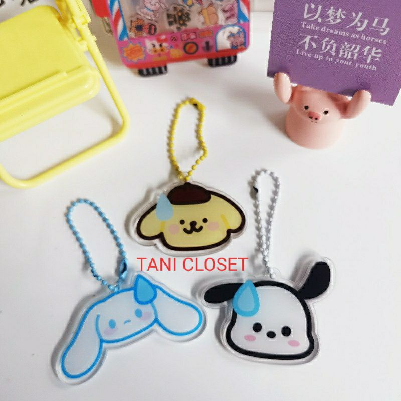 Móc Khóa Nhựa Cứng Emoji Sanrio Bối Rối