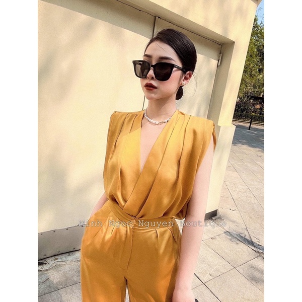 Set áo cổ tim đắp xéo độn vai phối quần ống suông vải lụa sang chảnh