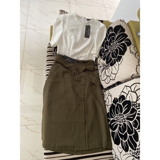 Set áo trắng tay bồng chân váy rêu kèm belt