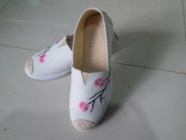 Slip on nữ hình hoa đào | BigBuy360 - bigbuy360.vn