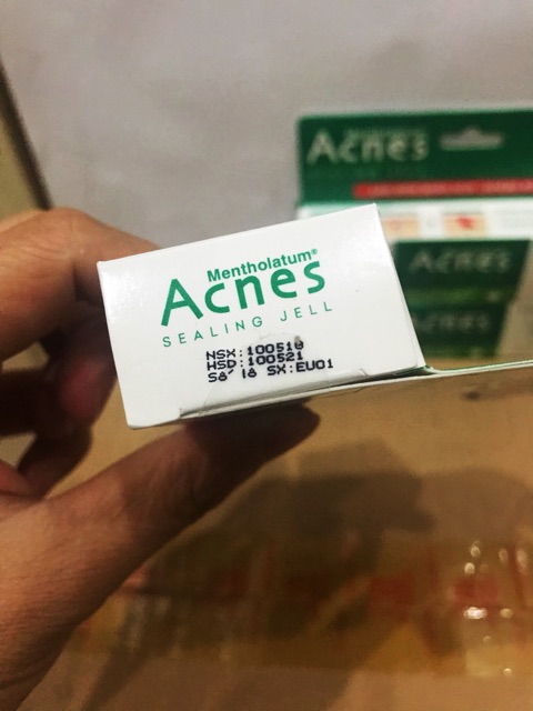 kem làm sạch mụn và kháng khuẩn Acnes mentholatum