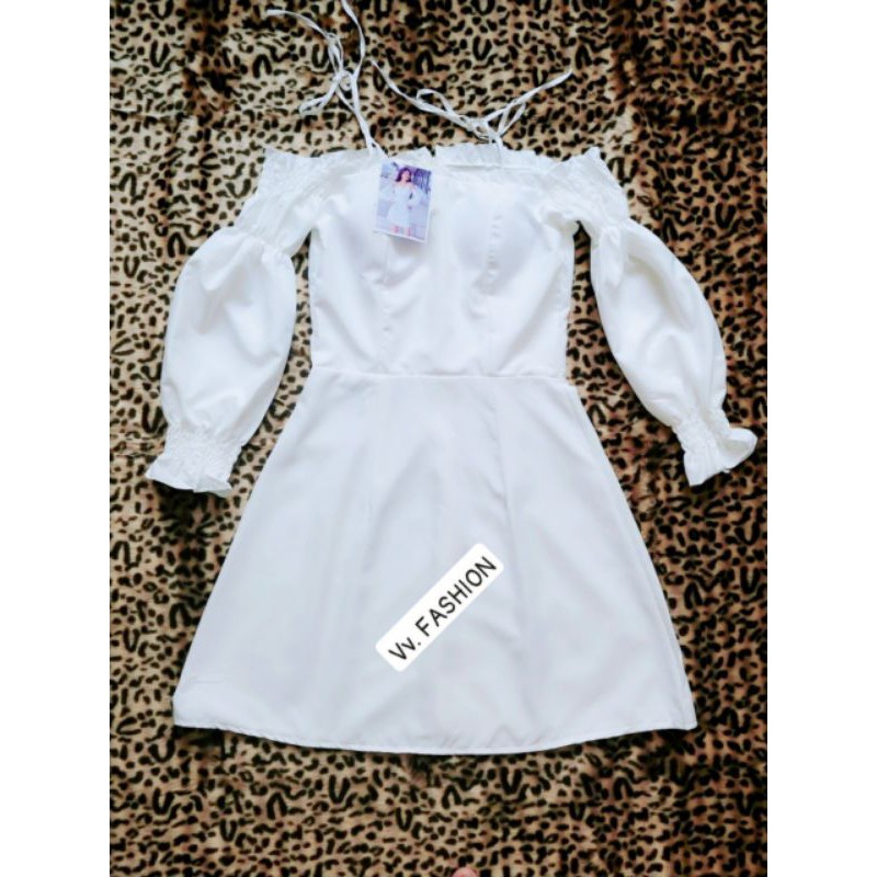 Đầm trễ vai hai dây tay phồng màu trắng/đen | BigBuy360 - bigbuy360.vn