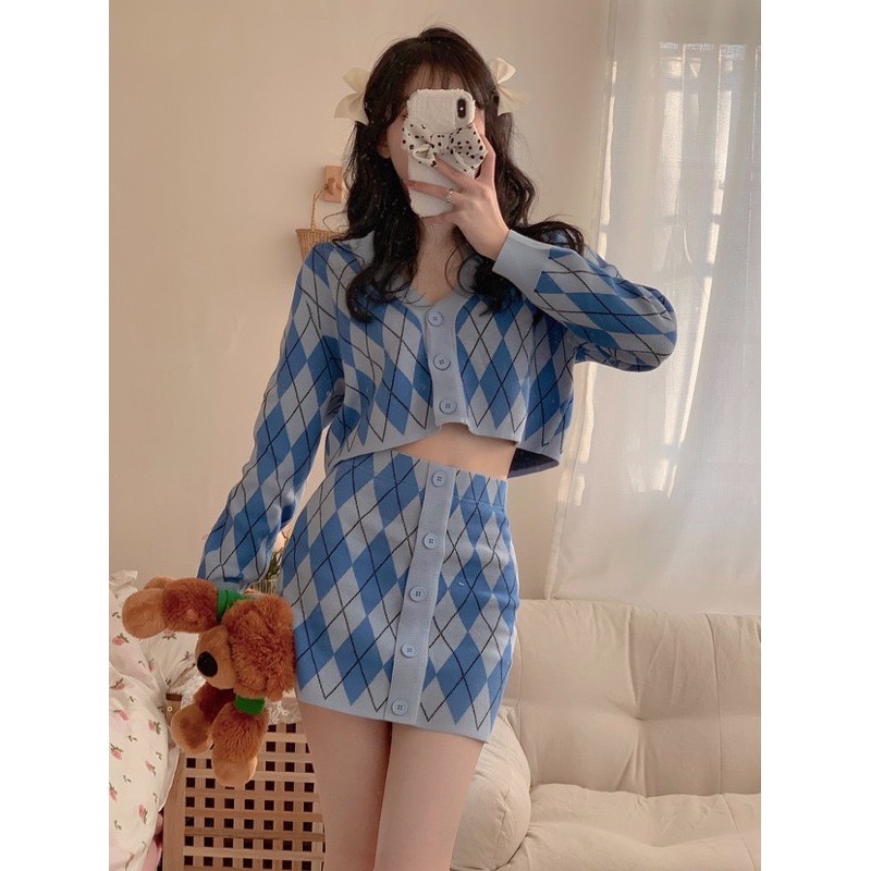 Set áo cổ V tay dài+chân váy hoạ tiết quả trám phong cách năng động ulzzang